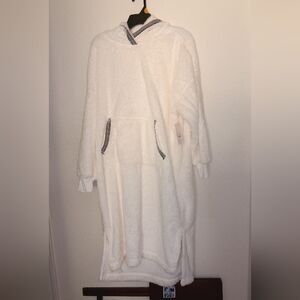 Cozy White Hooded Robe